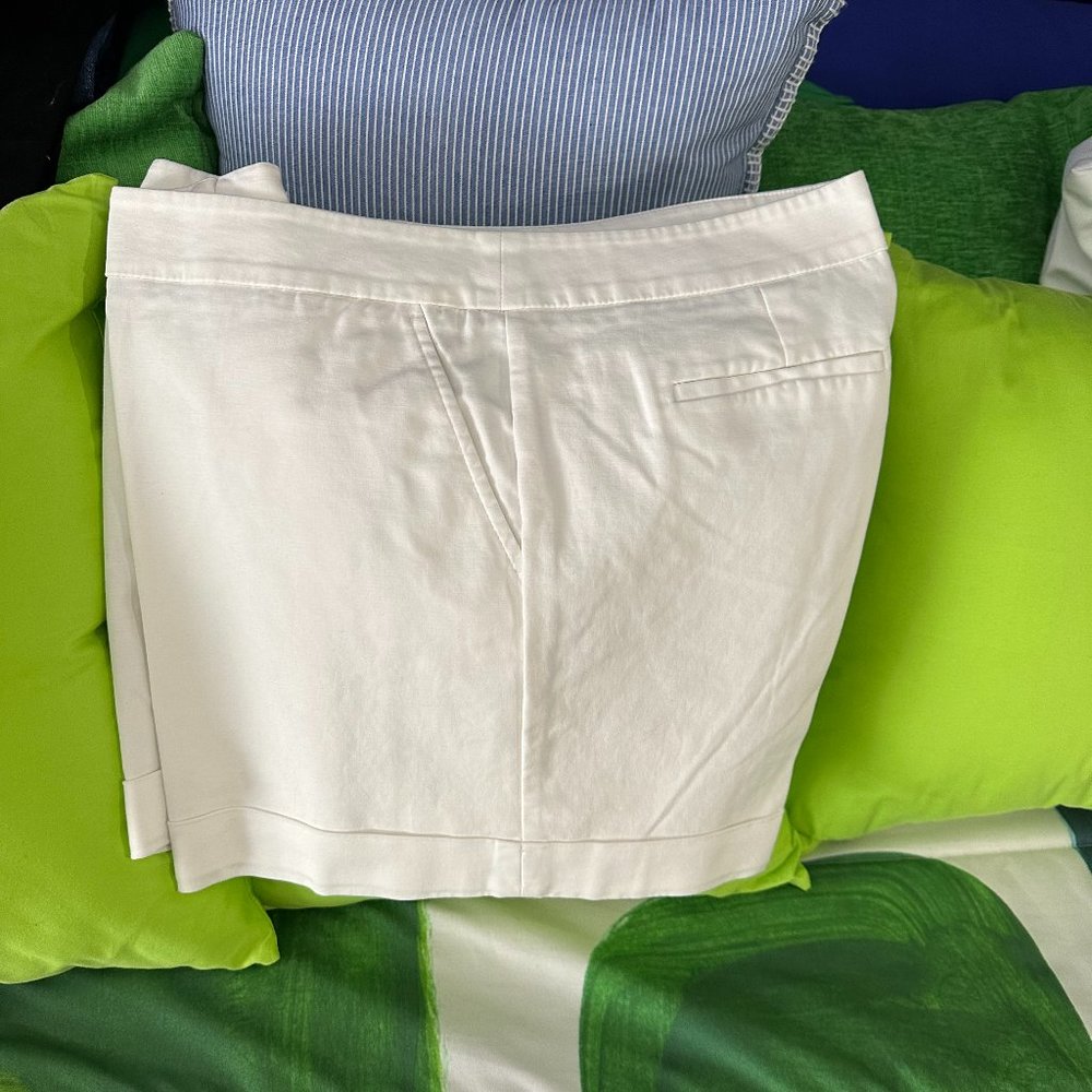 GUC - Women's Apt. 9 White 4" Shorts - Size 14